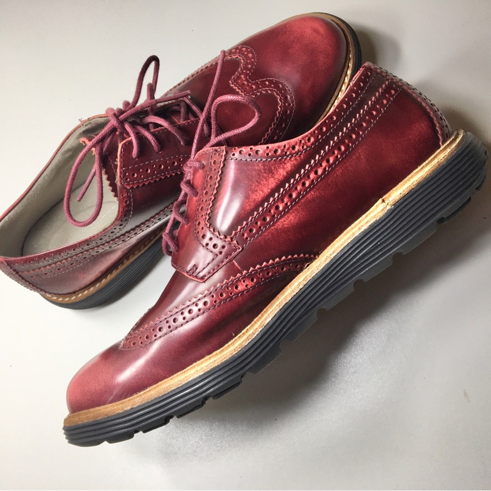 Ladies 8.5 Burgundy Leather Brogue Shoes